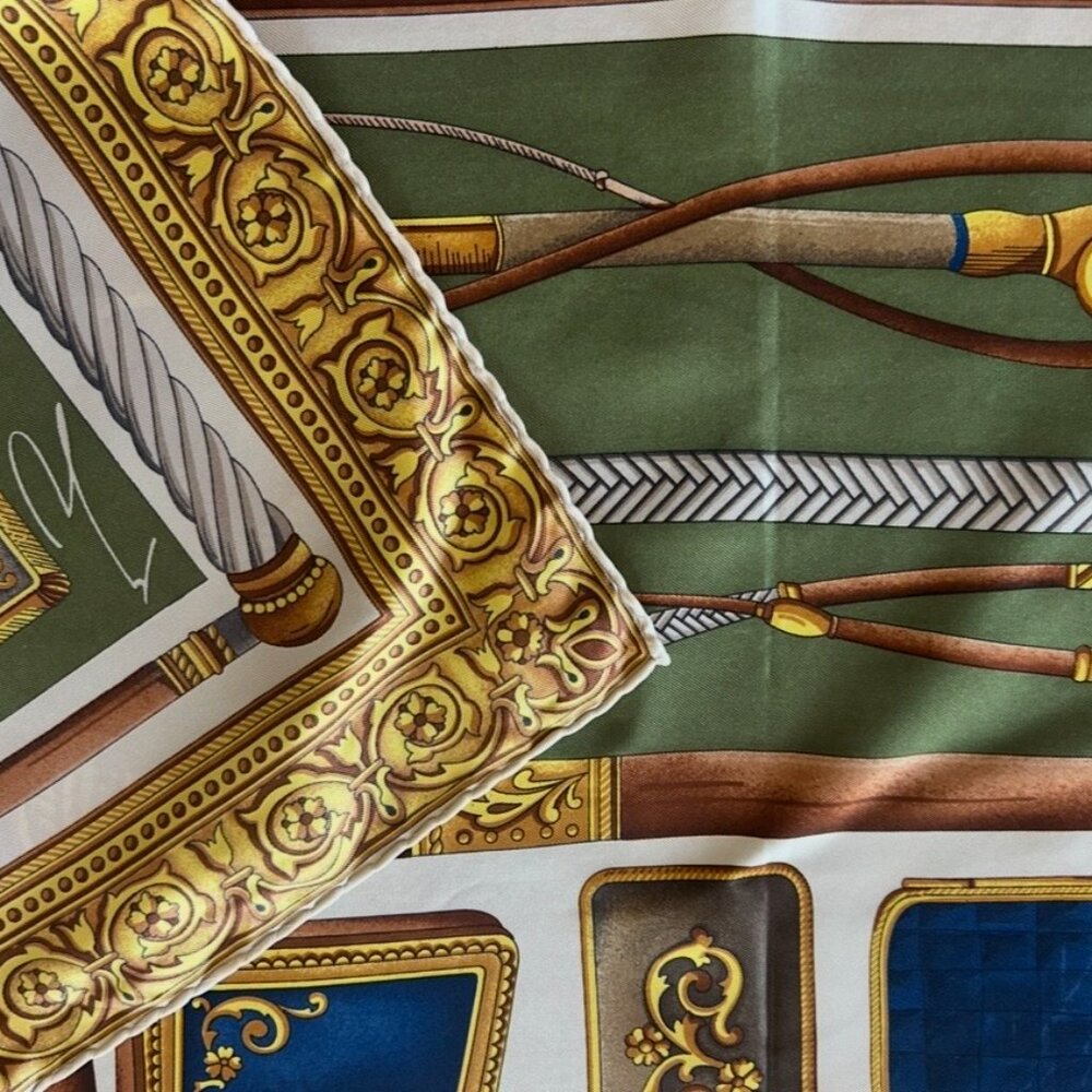 Beautiful Vintage Genny Silk Scarf of Golds and Greens, Made in Italy, ~ 34 x 34 - Picture 10 of 16